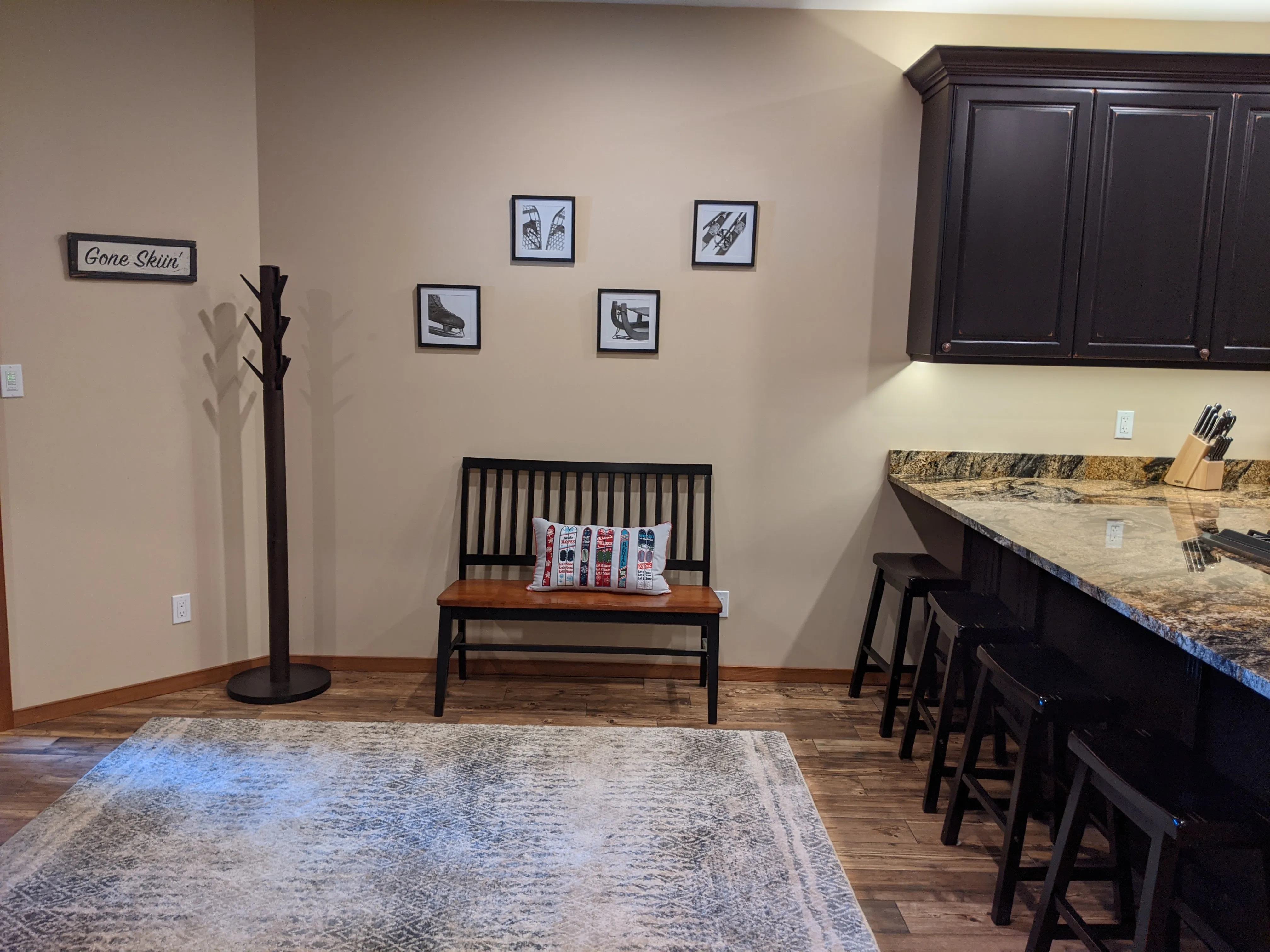 Tinhorn Landing - Entryway