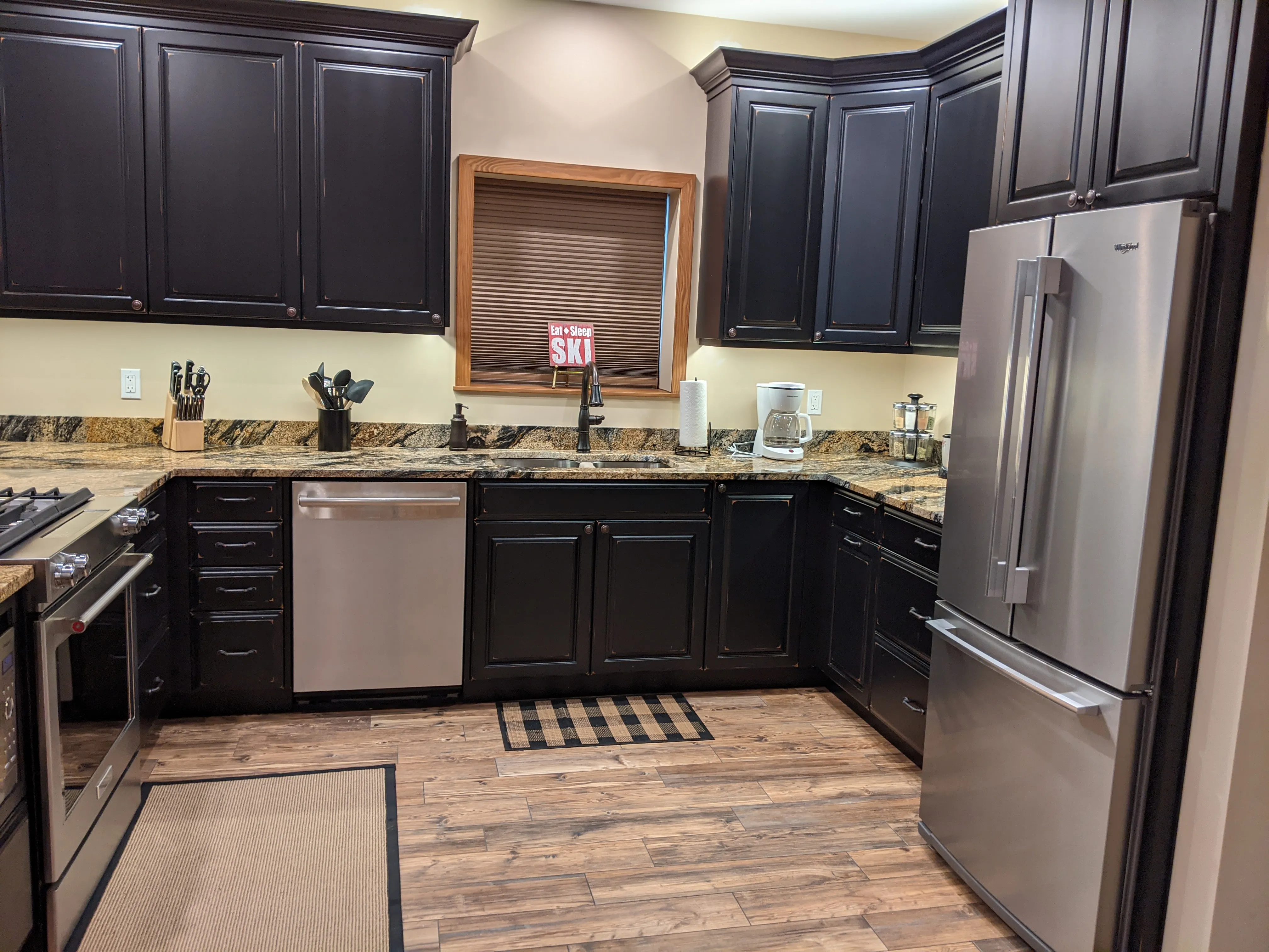 Tinhorn Landing - Kitchen