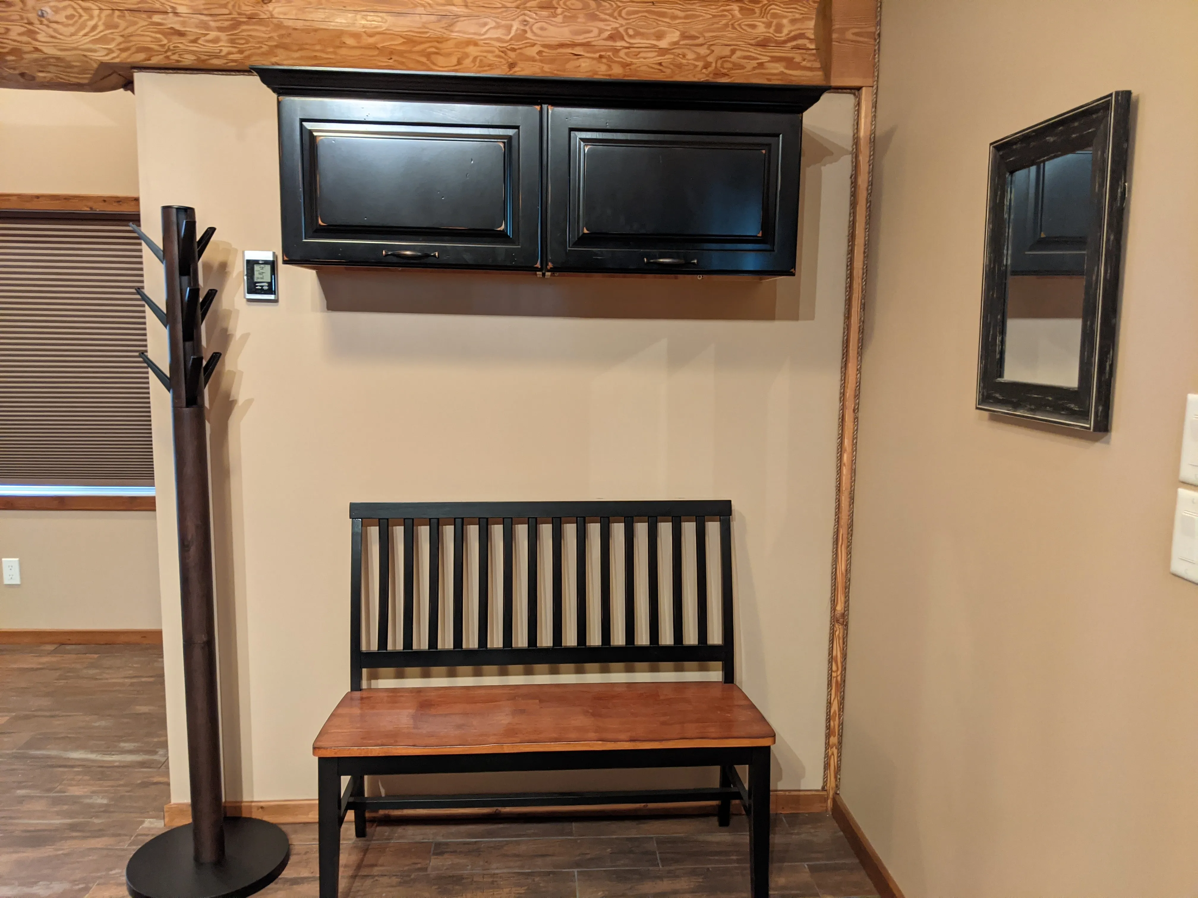 Tinhorn Loft - Entryway